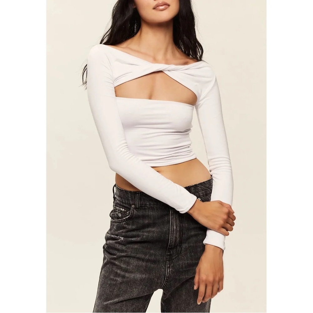 Ser.O.Ya Artemis White Crop Top With Cutout Long Sleeves